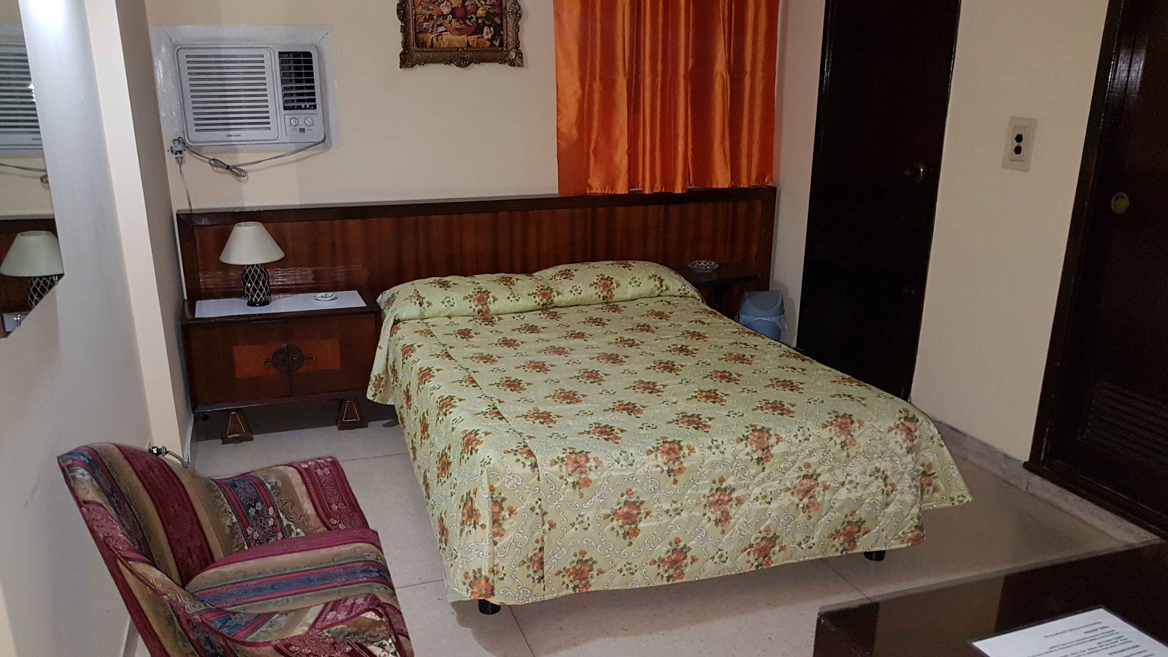 HAV404 - Room 1 Double bedroom with private bathroom