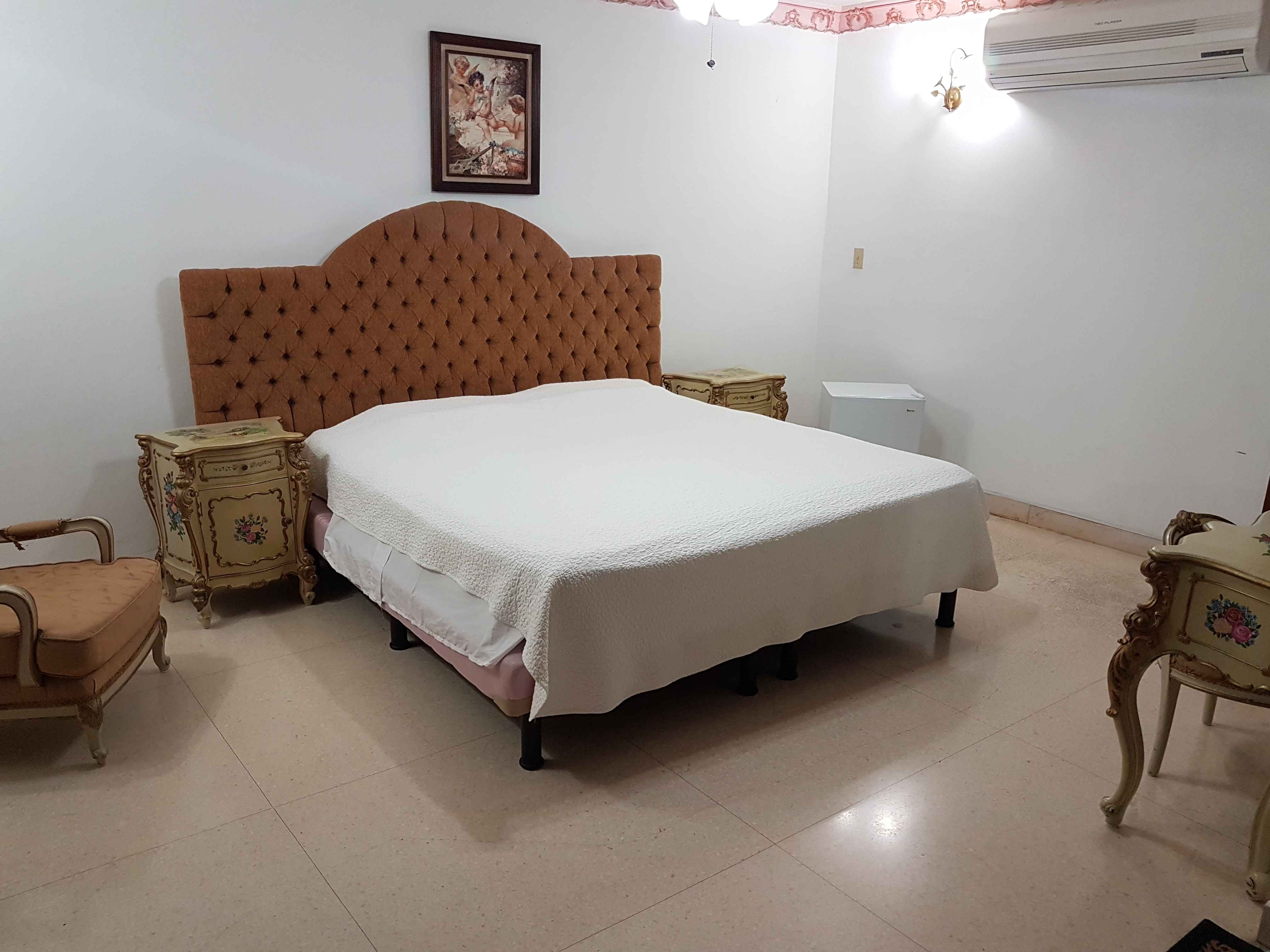HAV408 – Room 1 Double room with private bathroom