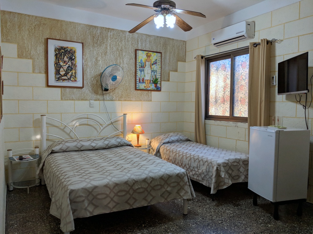 VAR005 – Room 2 Triple bedroom with private bathroom