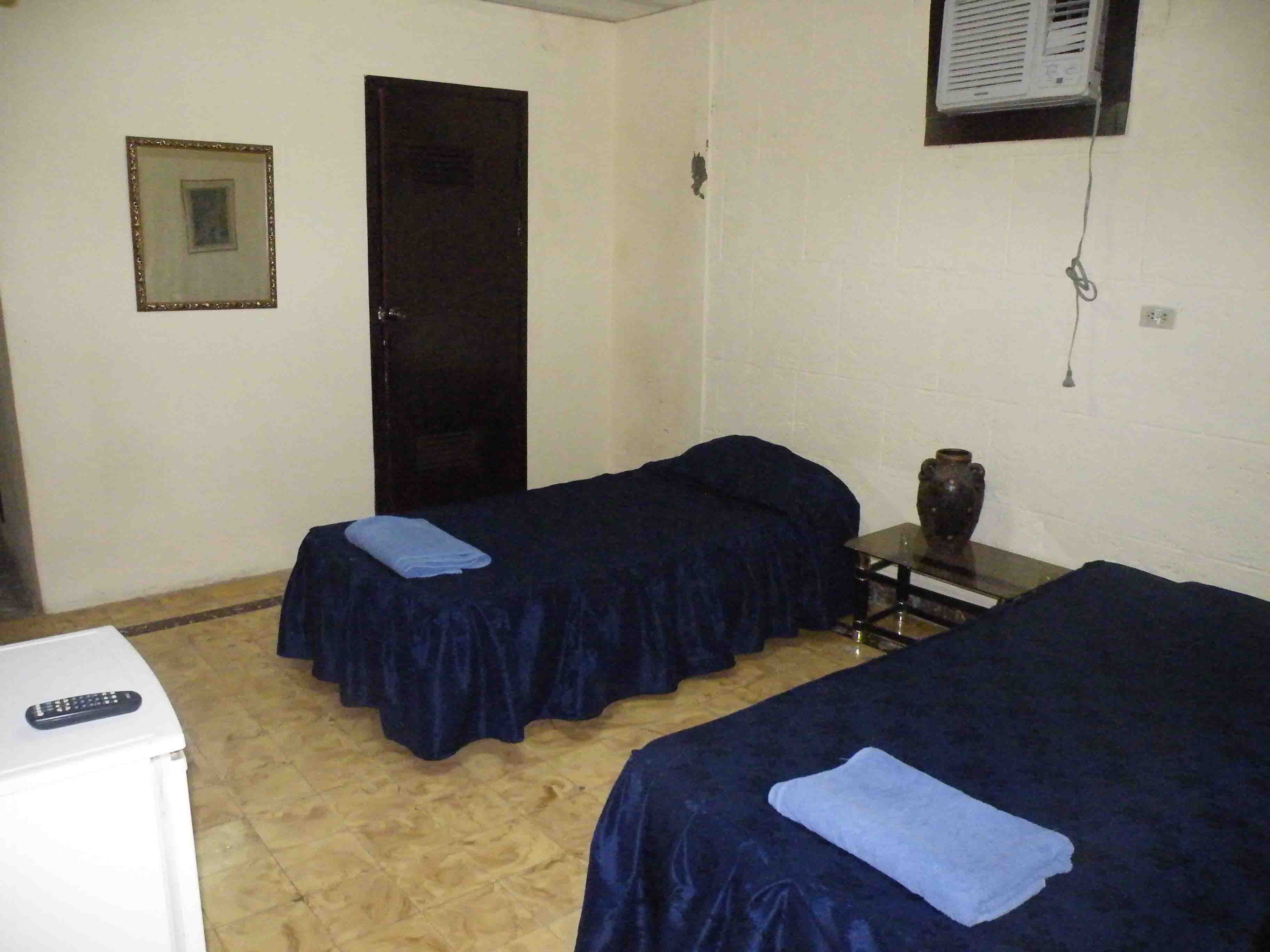 VAR010 – Room 2 Double room with private bathroom
