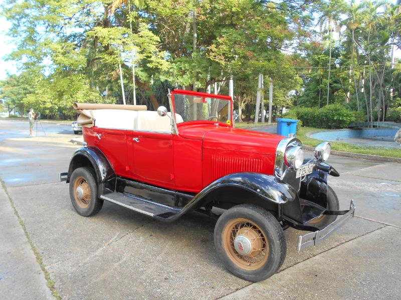 Classic American Ford Car Member’s Club