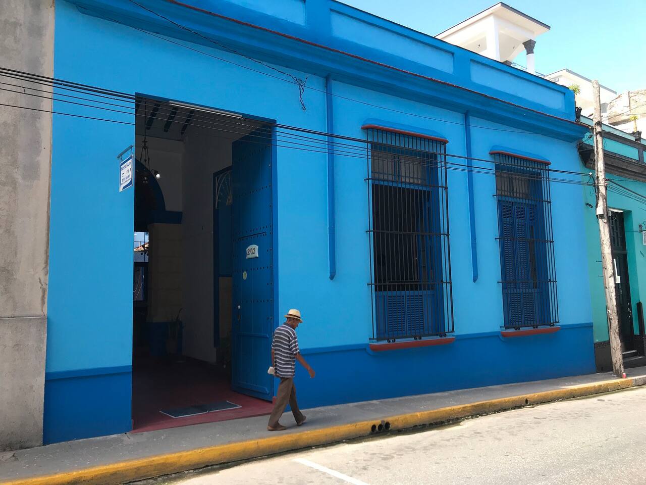 MAT003 - Hostal Azul